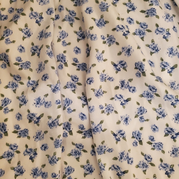 Ivy City Co Blue and White Floral Midi Dress - Picture 2 of 5